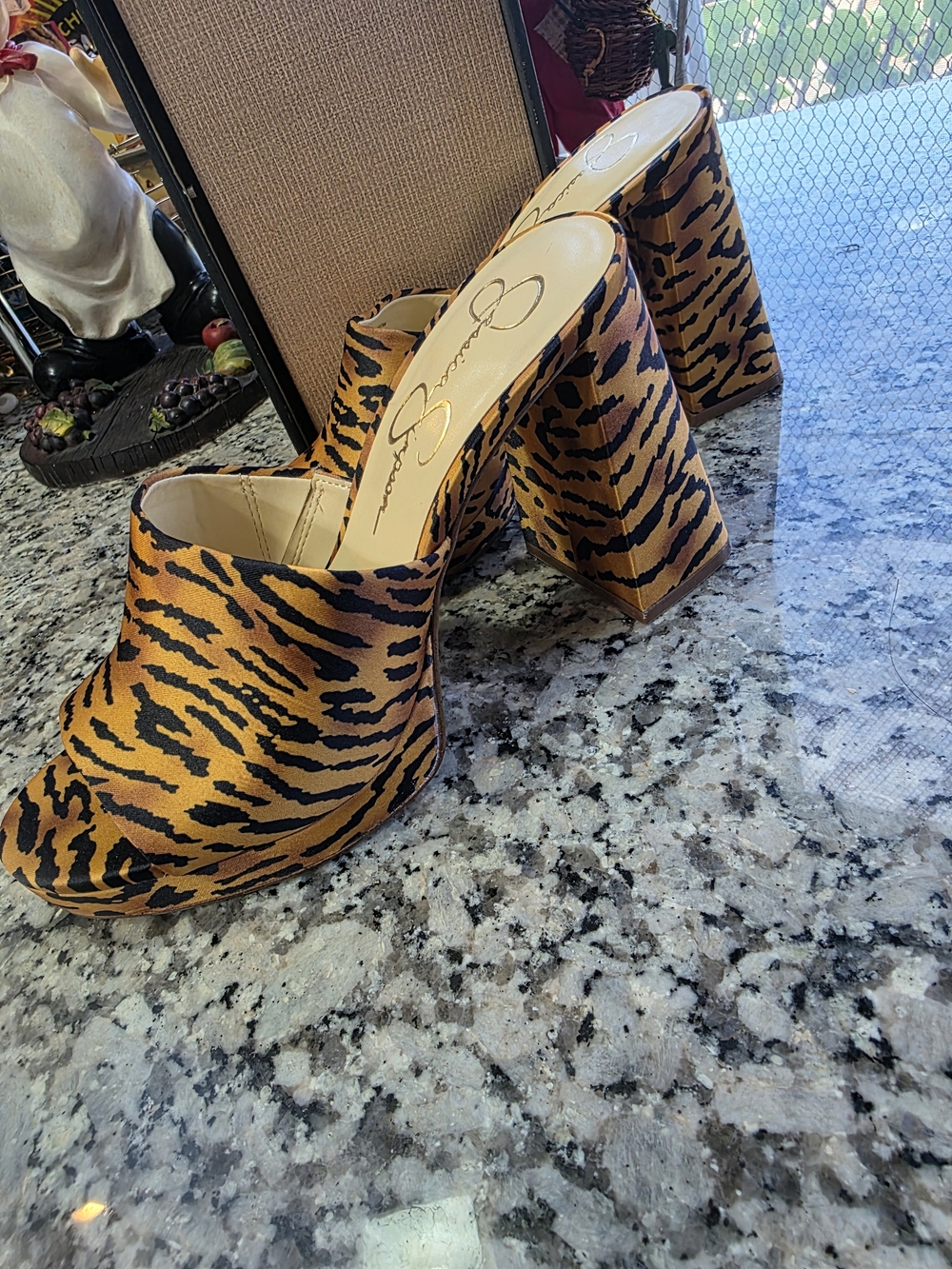 Woman's Heels Jessica Simpson!! Size 37! Mule Platform Sandalsin Tiger Orange